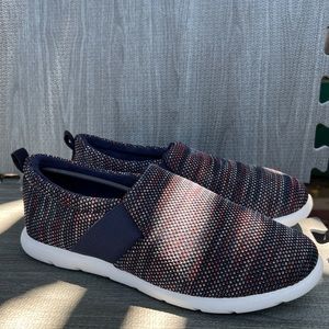 Women’s mesh slip on size 11